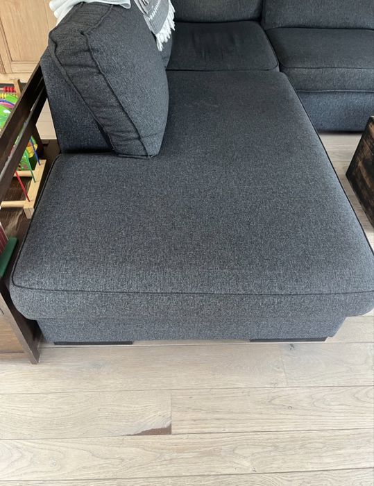 Чорний угловий діван