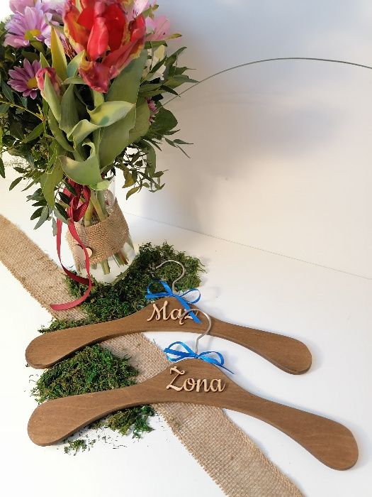 Rustykalne wieszaki ślubne - Żona i Mąż, satynowa wstążka