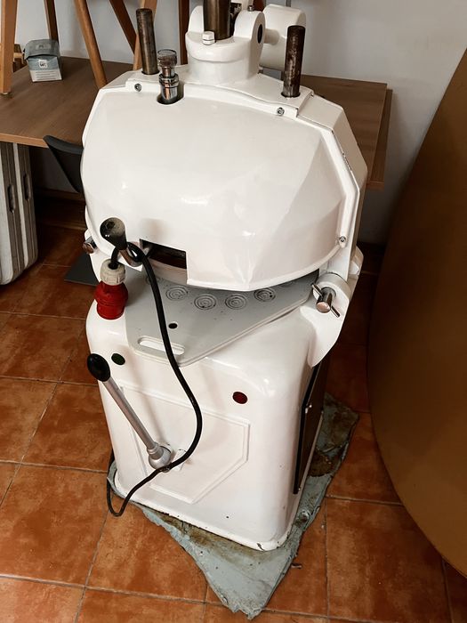 Maquina de fazer pão, usada apenas 3/4 vezes