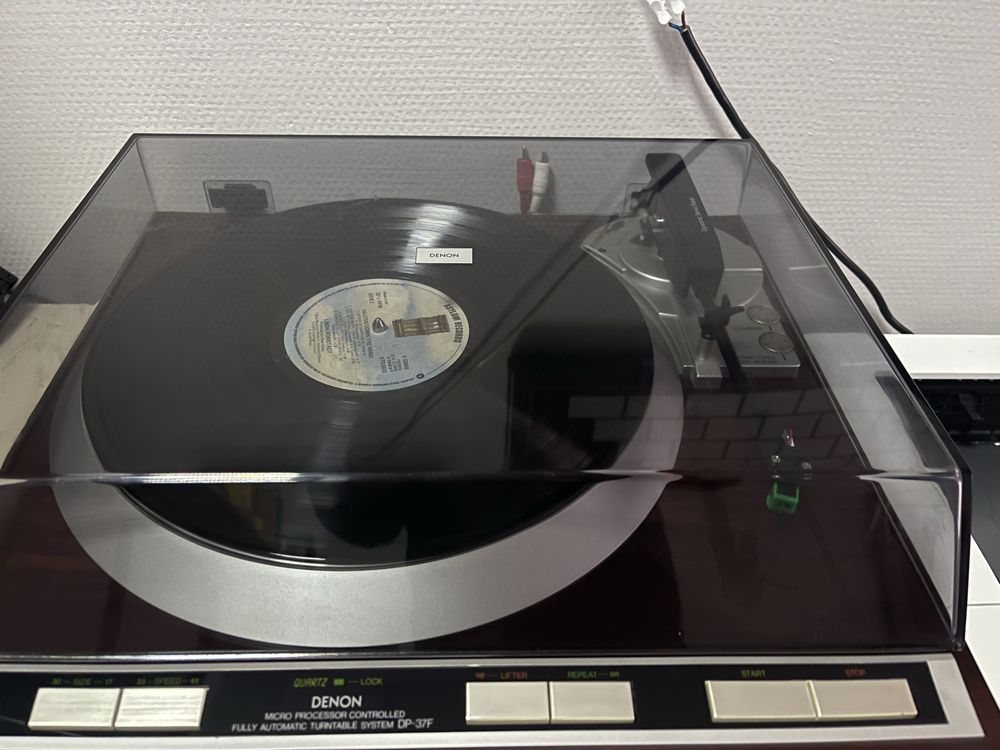 Вініловий програвач Denon DP-37 F один з кращих автоматик , Black Cat
