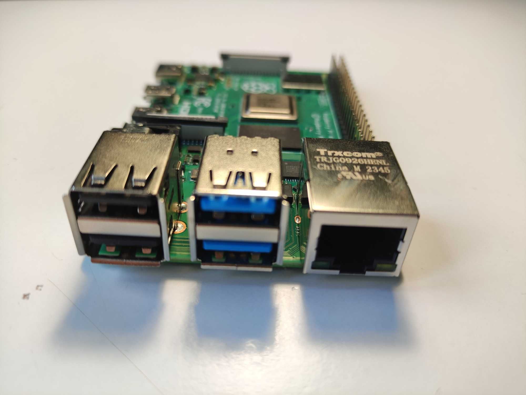 Raspberry Pi 4 model B 4GB RAM 1,8GHz z kablem