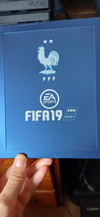 Pudełko z gry fifa 2019