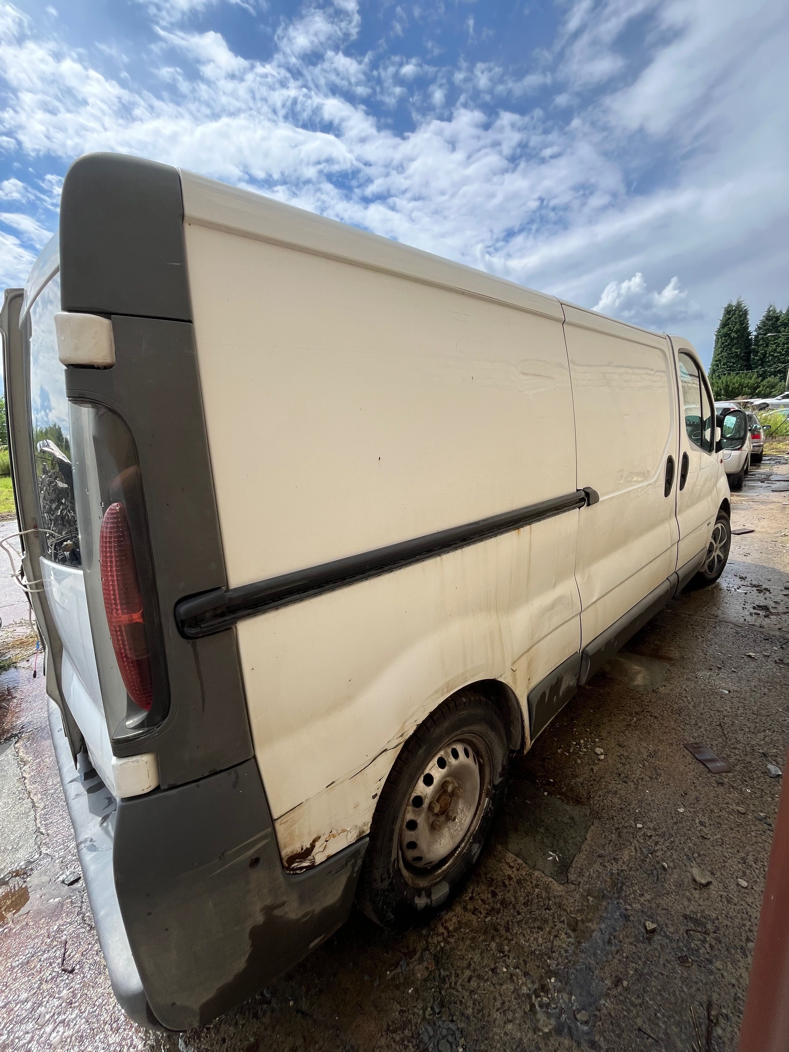 Opel Vivaro I 1.9 DTI na części karoseria silnik lampy zderzak