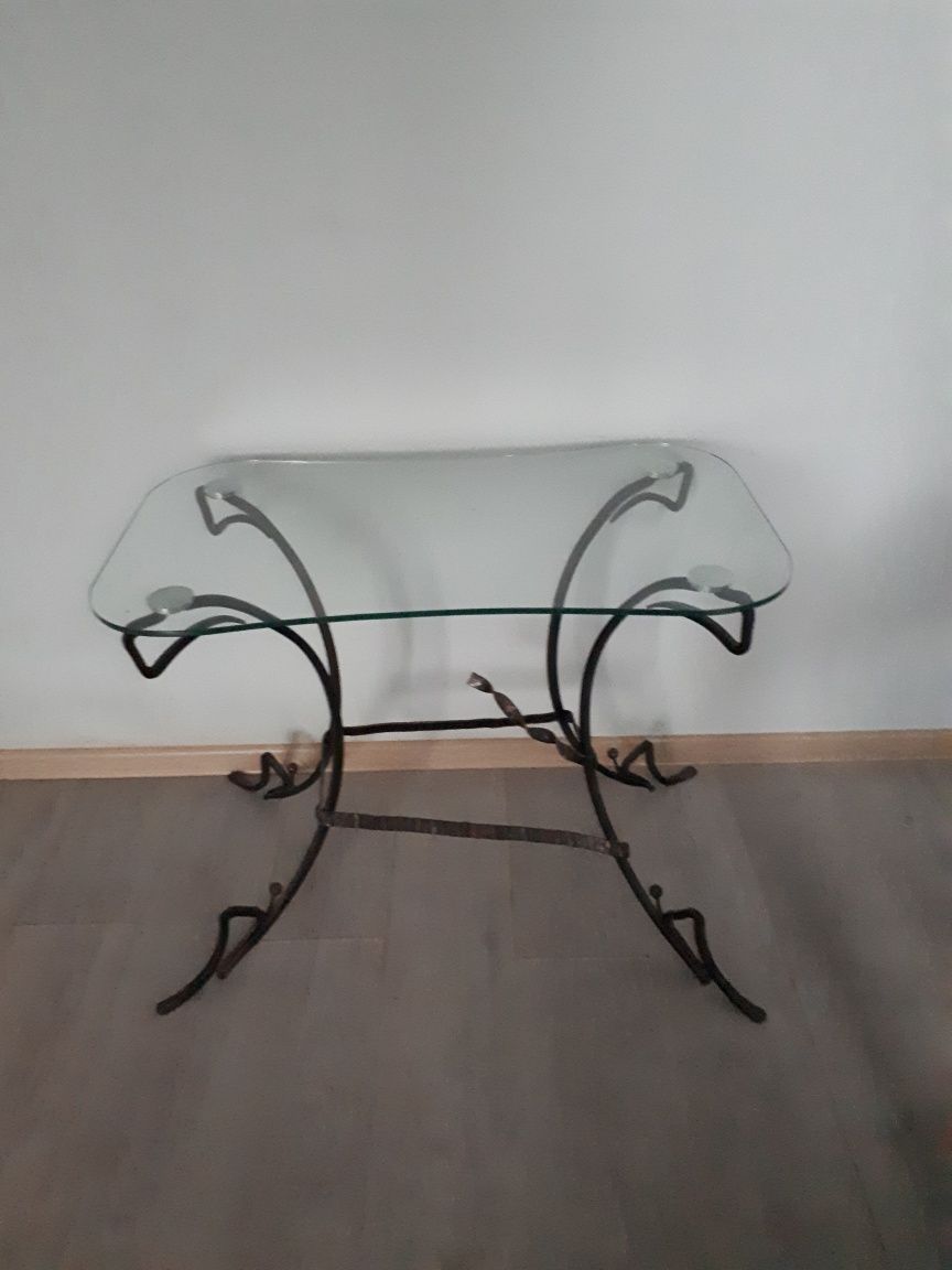 Продам стеклянный столик
