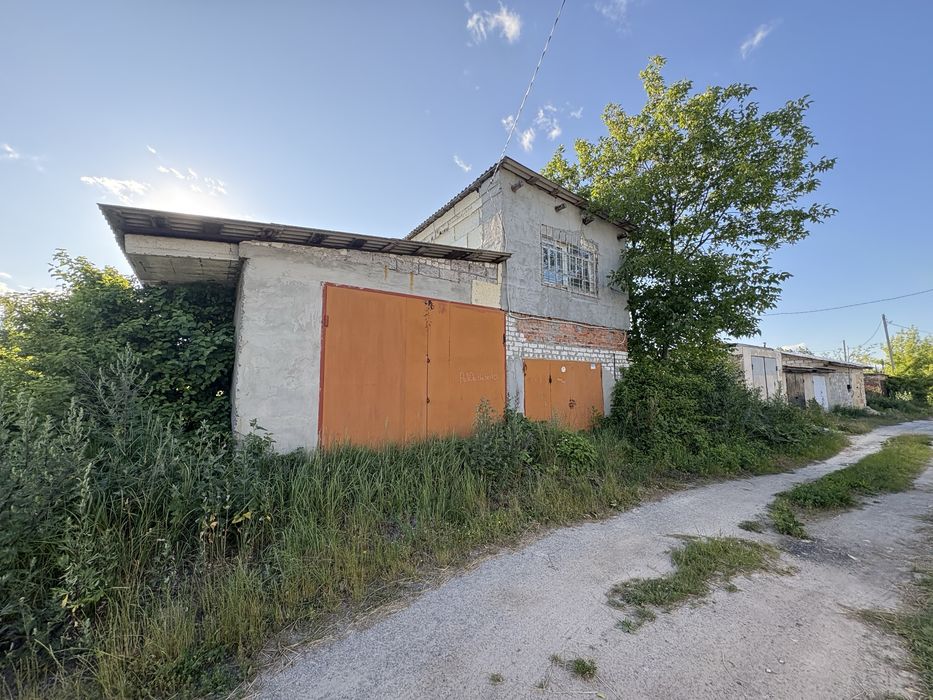 Продаж двух гаражів разом, один під бус другий під легкову. 6 школа.