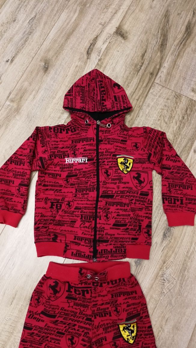 Piękny dres Ferrari rozmiar  110-116