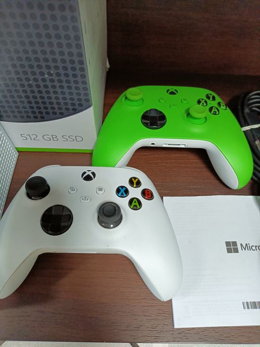 Xbox One S series 512 GB SSD , 2x pad - idealny stan