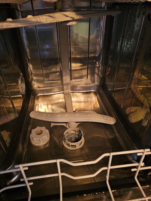 Посудомийна машина Ariston Lst 114