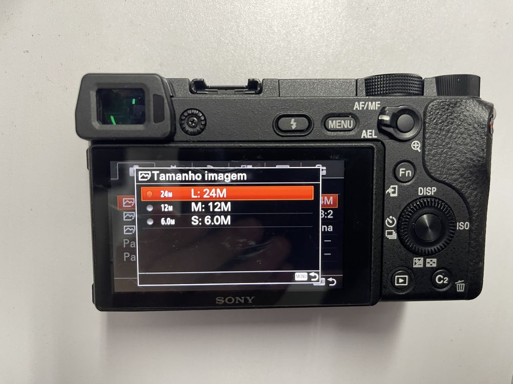 Sony a6300 APS-C 4K ILCE-6300 com 3148 disparos