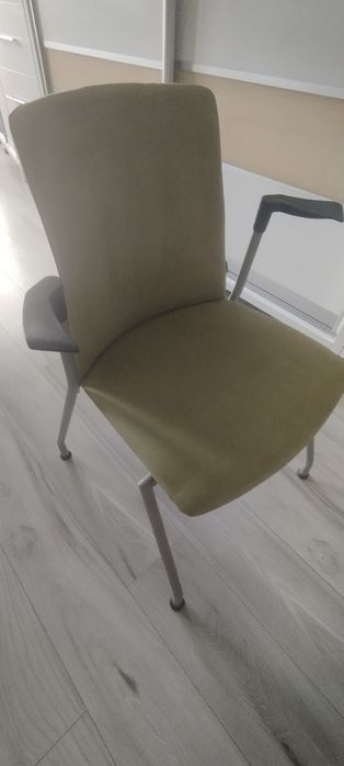 Krzesła fotele biurowe konferencyjne