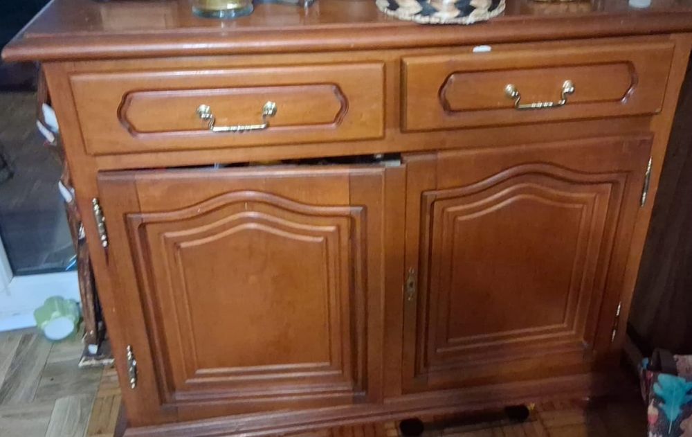 Sprzedam  komodę z witrynka