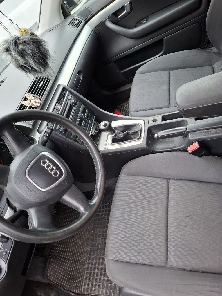 Audi A4  1.9 TDI 2004 ubezpieczenie 11.2025 przegląd 03.2026 r