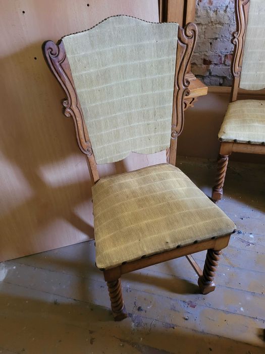 Stylizowane Dębowe Antyk Stół i Sześć Krzeseł albo zamienię