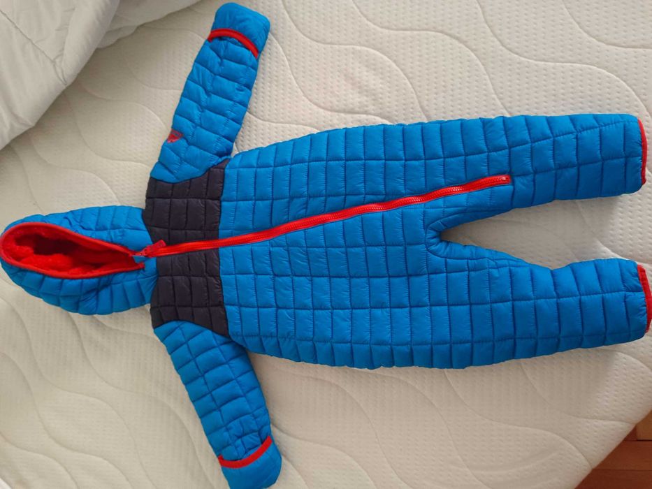 Kombinezon zimowy są  dla chłopców, jak i dziewcząt 18–24. 86-92