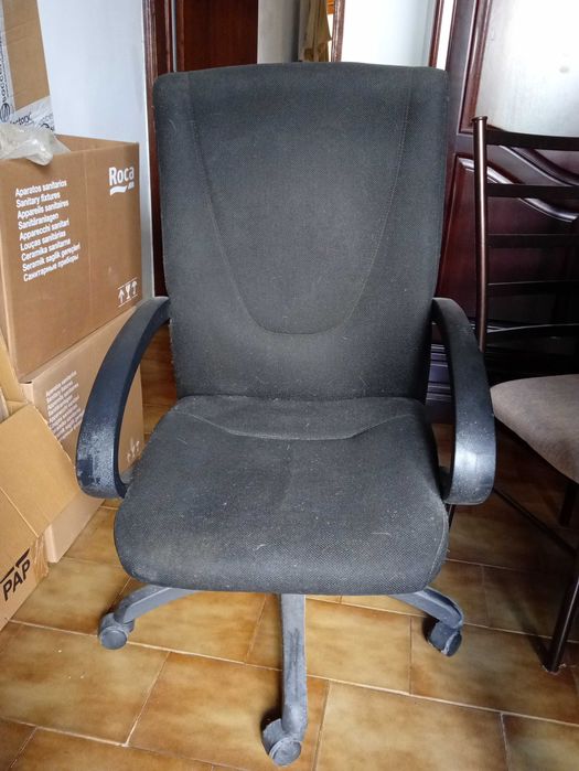 Cadeira escritório em bom estado