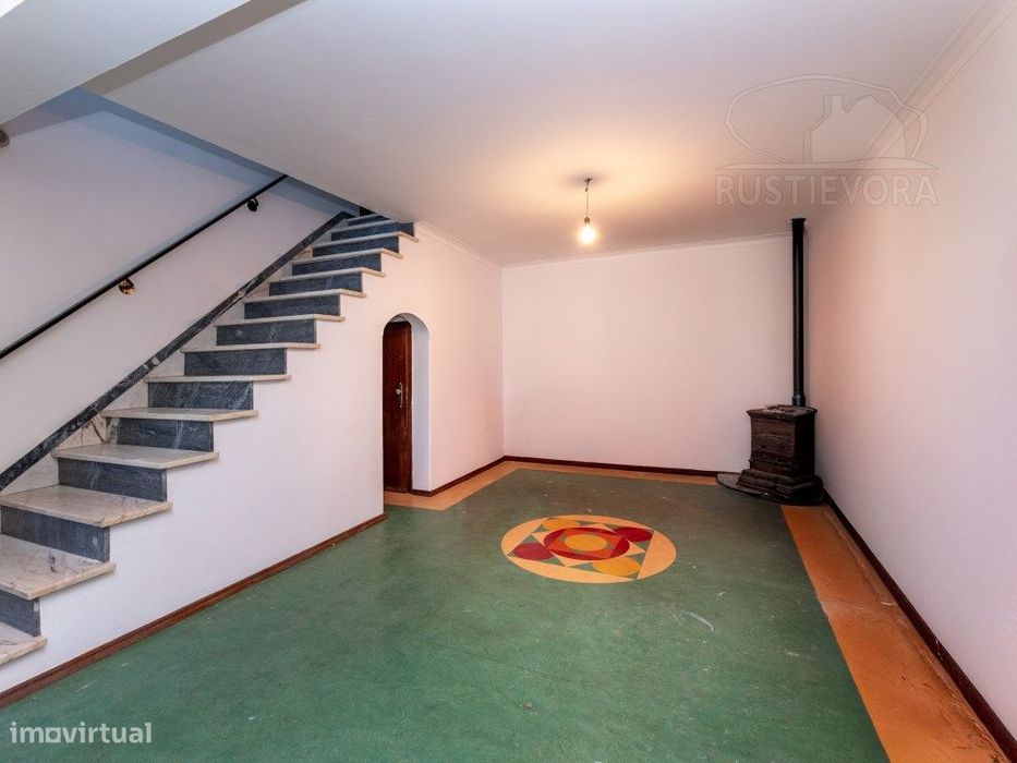 Moradia Unifamiliar T4 com quintal e terraço | Évora