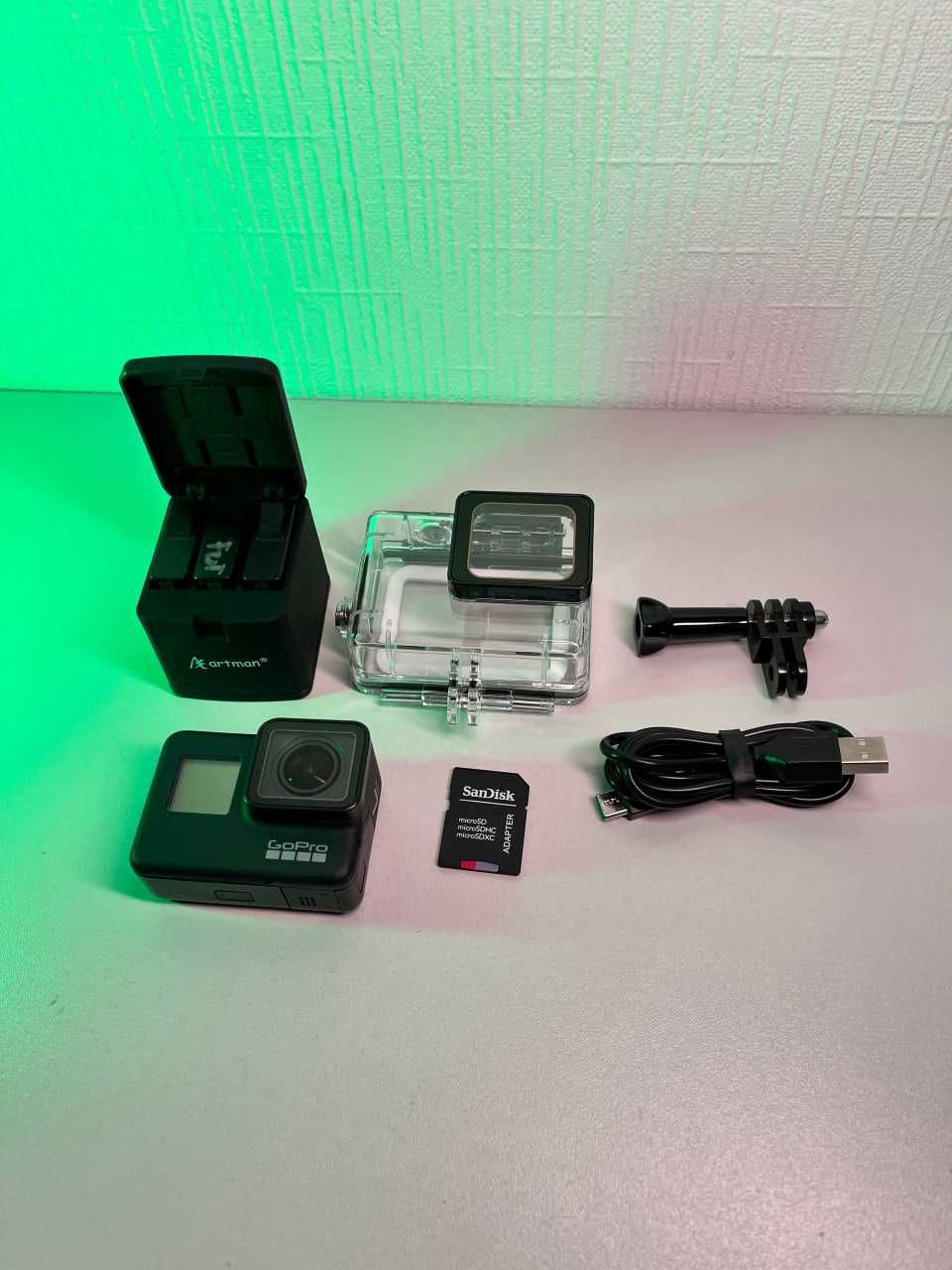 Екшн-камера GoPro HERO 7 black з чудовим комплектом.