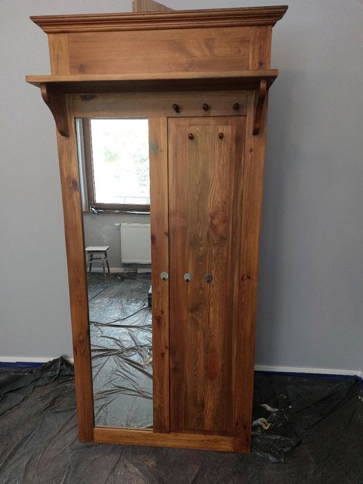 Wieszak z lustrem komoda