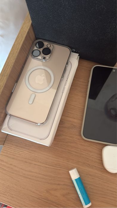 Iphone 16 pro max Gold