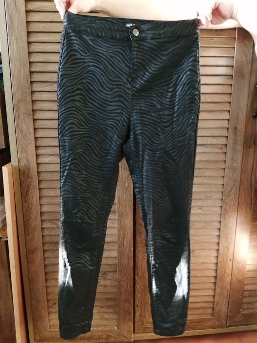 Чорні скінні висока талія