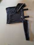 Bluza Adidas, odkryte ramiona.