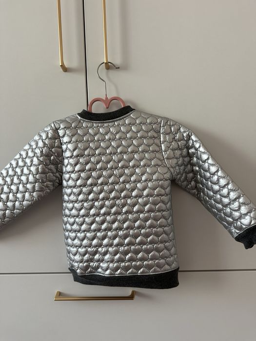 Шкіряна куртка для дівчинки.