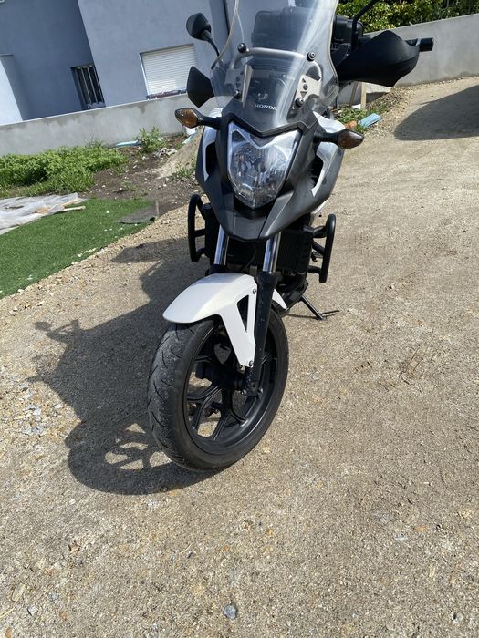 Honda NC 700x muito bem estimada e economica.