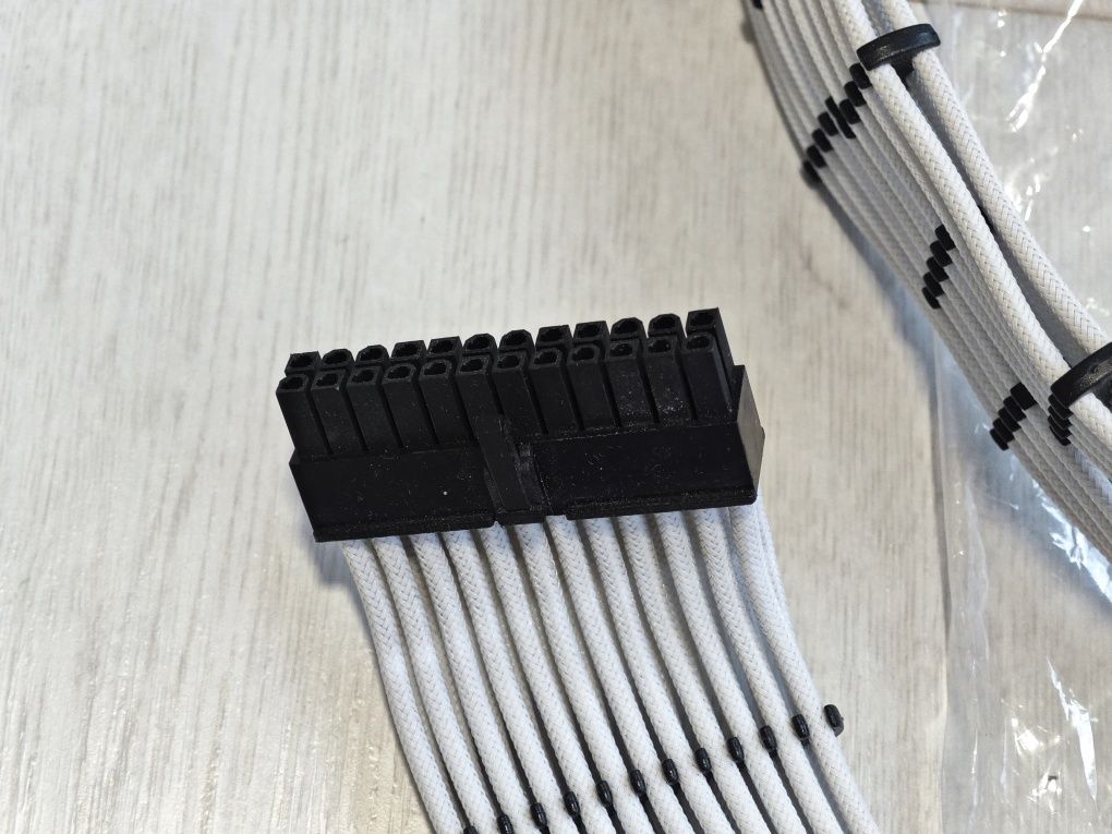 CableMod Classic ModMesh Extension Kit – Biały – 8+8 Pin