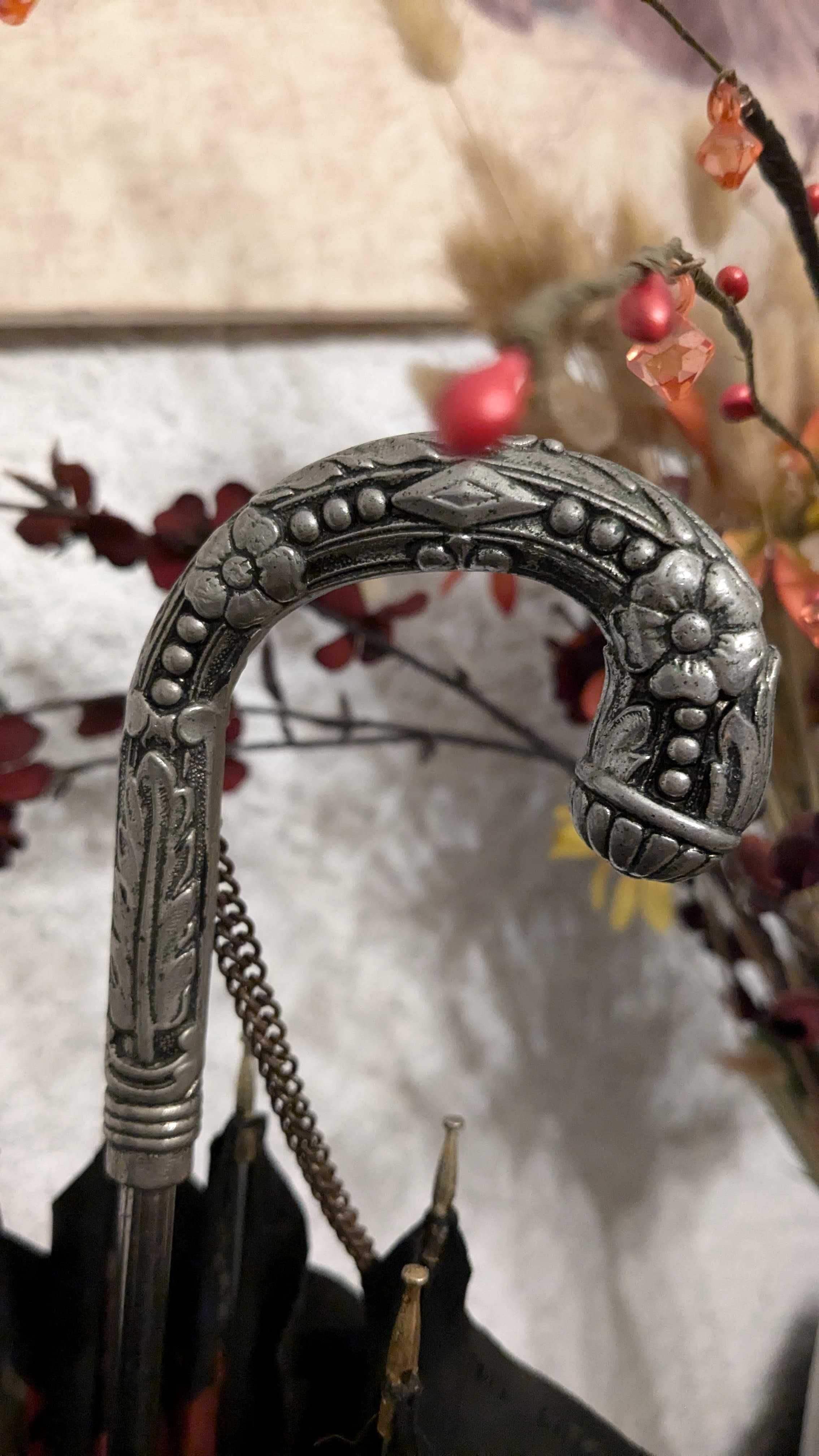 Chapéu de chuva trabalhado em metal maciço e nylon (Antigo)
