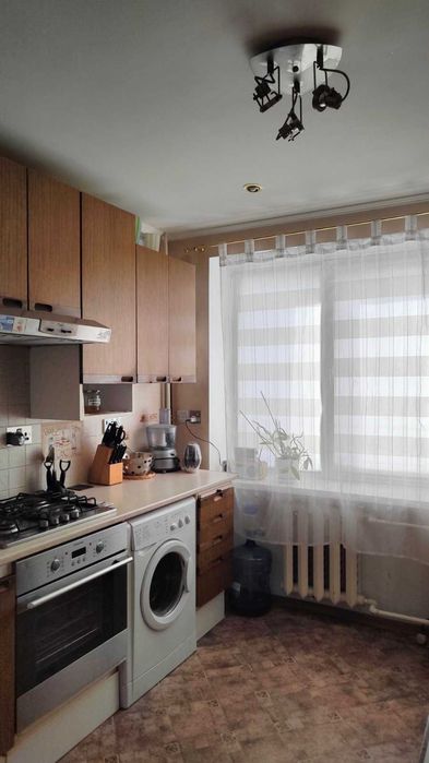 Продаж 2 кім.кв вул. Мазепи (початок), 3/9 цегла.