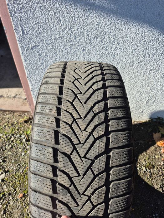 Opony zimowe Uniroyal WinterExpert 245/45/18