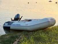 Ponton z silnikiem Yamaha i przyczepką