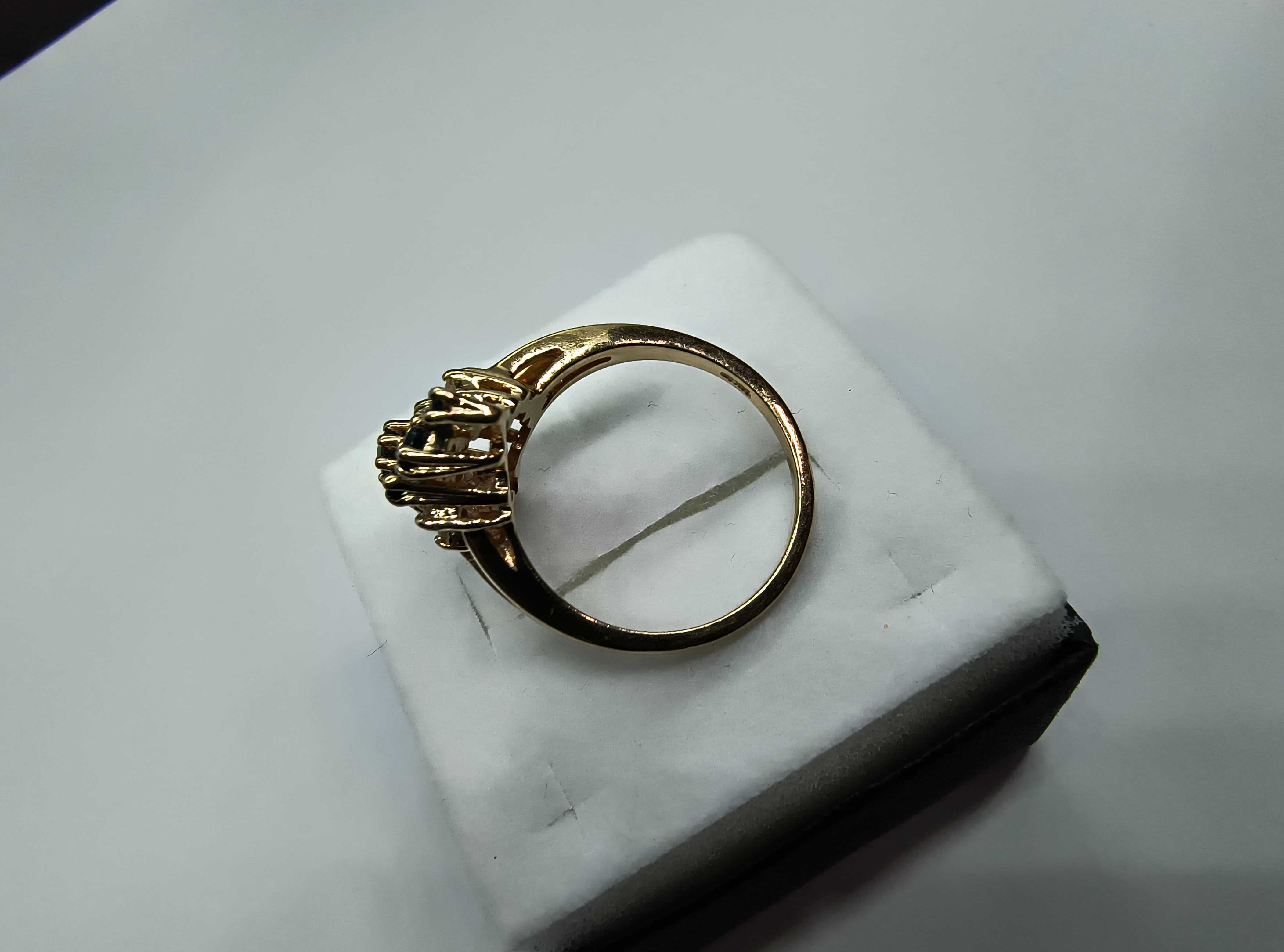 Złoty pierścionek z brylantami i szafirami, certyfikat