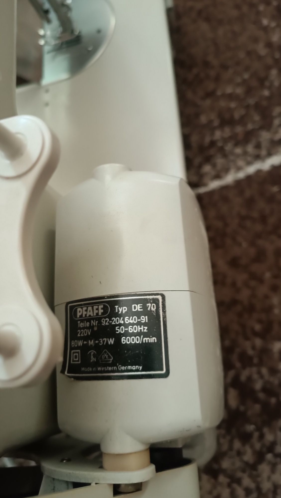 Швейна машинка Pfaff