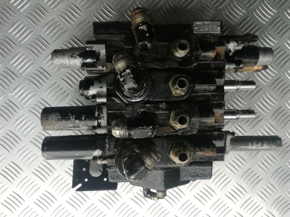 Rozdzielacz hydrauliki EHR Massey Ferguson 8170,8180 części