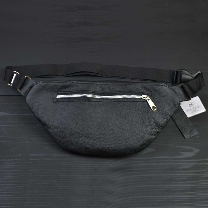 Качественная бананка из натуральной кожи. Цвет: чёрный