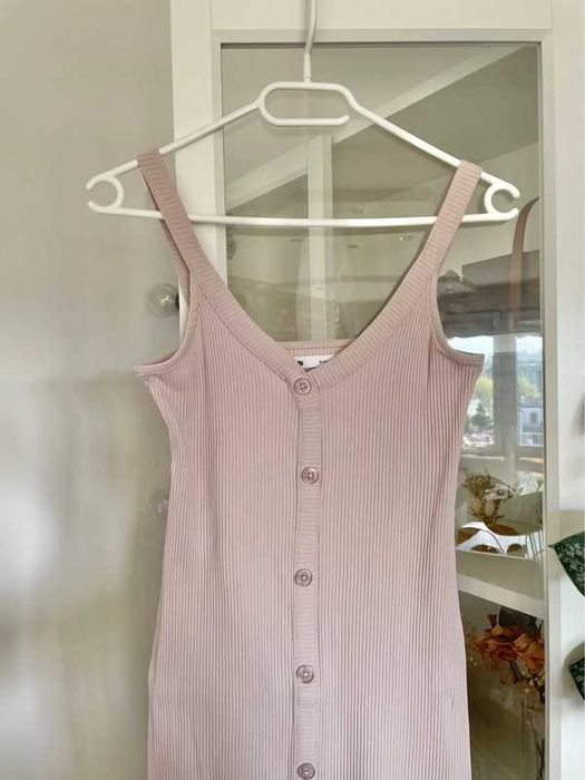 Sukienka midi beżowa dopasowana prążkowana S beige fitted dress