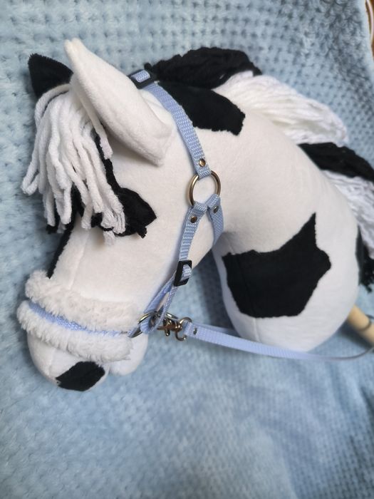 Hobby horse A3, futrzany kantar i wodze w zestawie