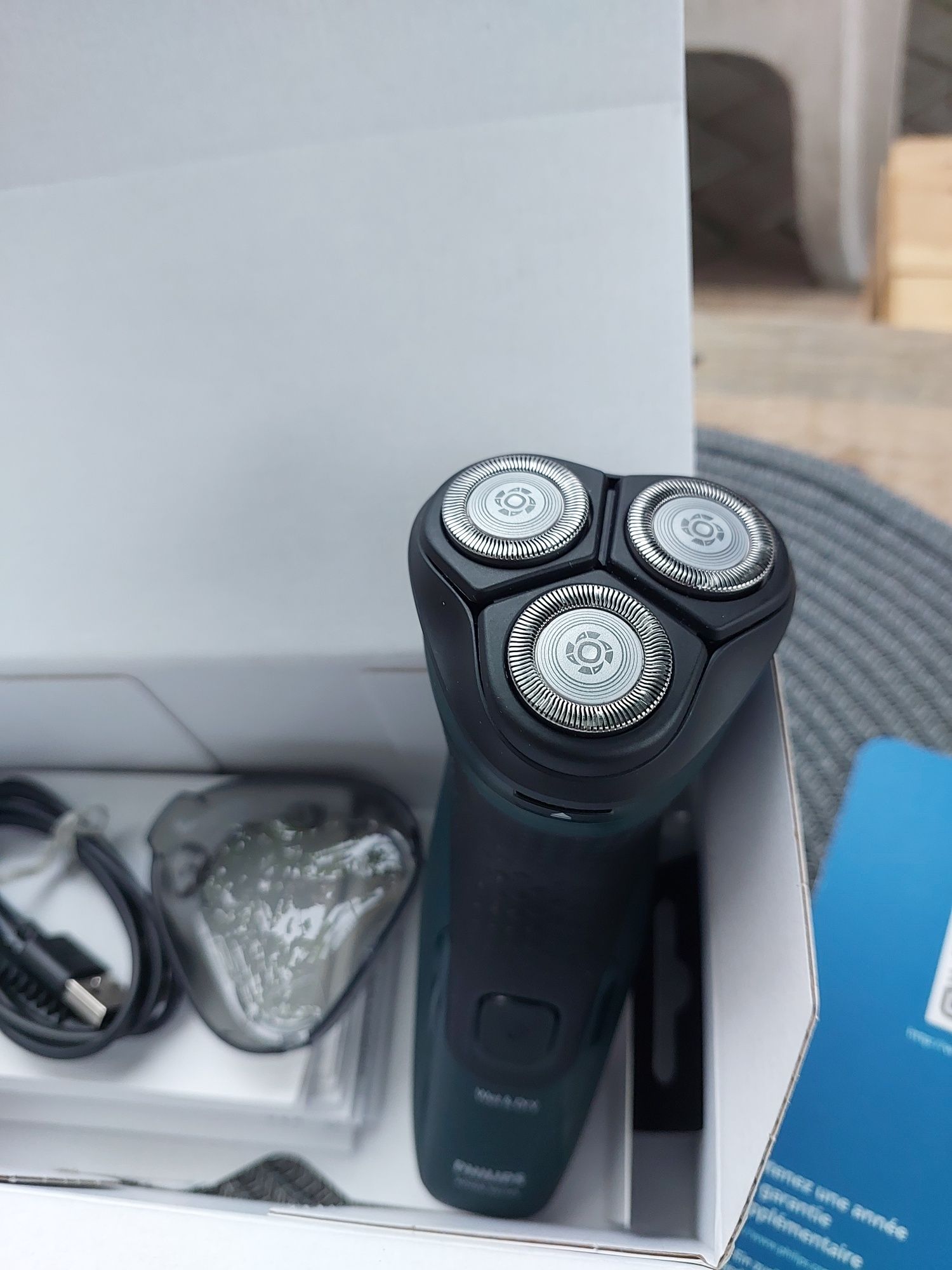 Продам електробритву Phillips X3002/00