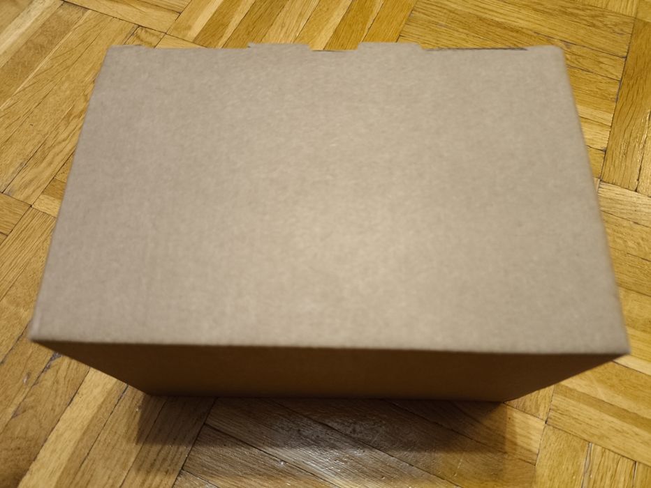 Karton paczka box niespodzianka