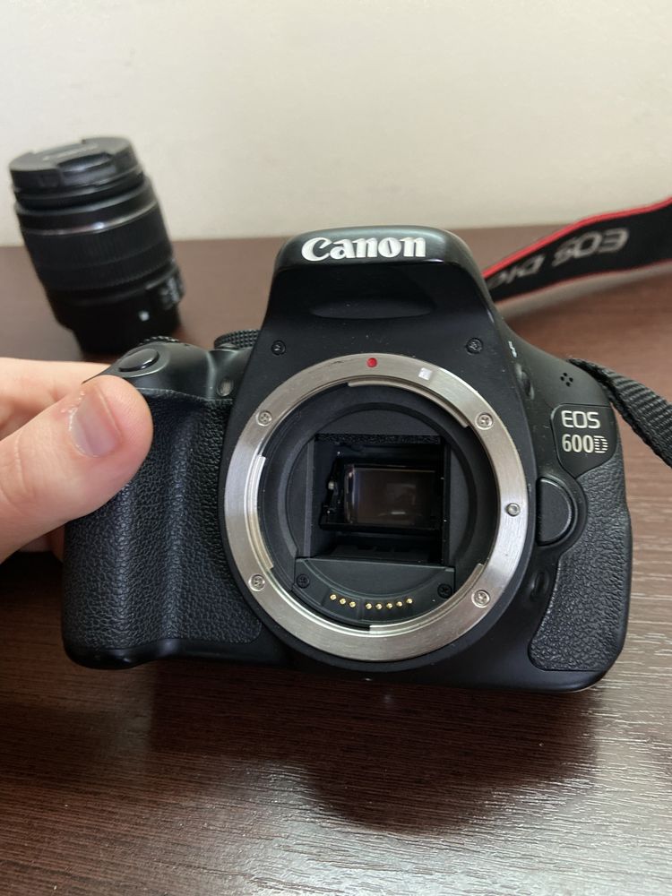 Canon 600d + EF-S 18-55 IS II Kit + сумка + пульт Ду