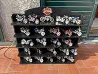 Expositor e coleção Harley-Davidson