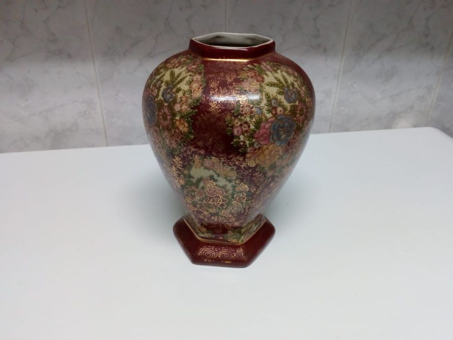 Jarra chinesa pintada à mão