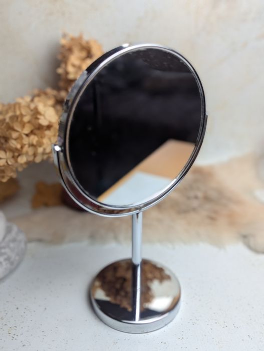 Lusterko kosmetyczne na nóżce