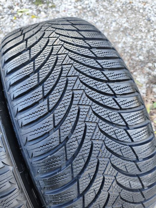 Opony Zimowe Nexen 225/50/17 dot2820  Jak nowe