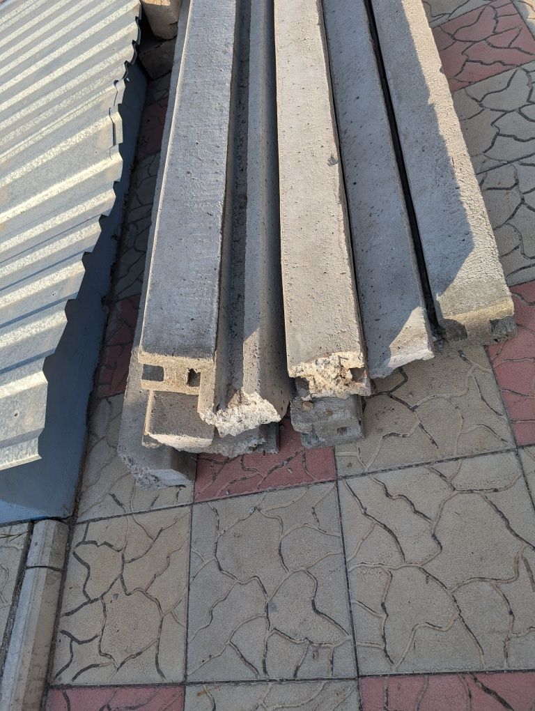 Бетонні столби для еврозабора під 3 плити