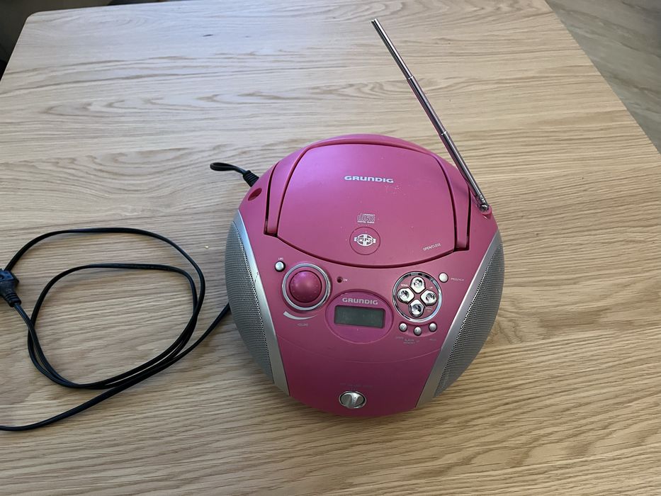 Radio grundig rozowe