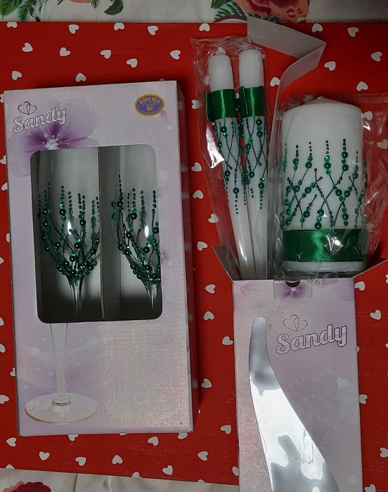 Весільна сукня, фата, бокали, свічки, рушники,