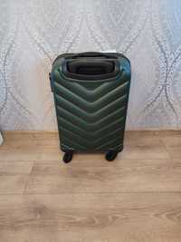 Nowa zielona walizka podróżna