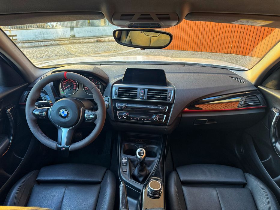 BMW 116d Sport Line - Desde 245€ Mês